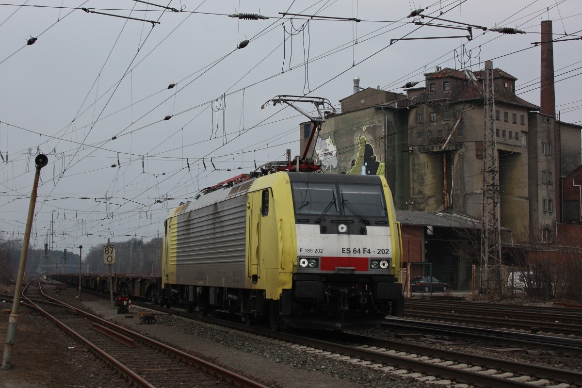 MRCE Dispolok/TXL ES 64 F4-202 am 28.3.13 mit einem leeren Containerwagenzug in Verden (Aller).