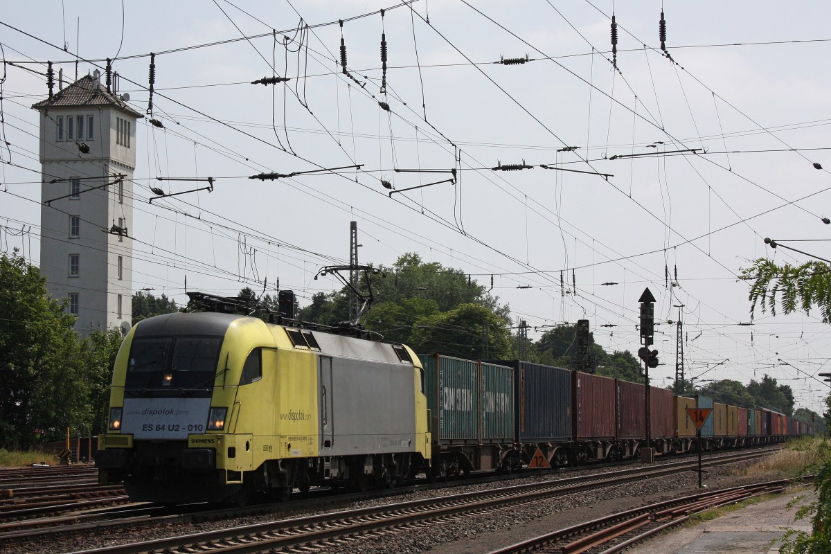 MRCE Dispolok/TXL ES 64 U2-010 am 12.7.13 noch in Gelb-Silber in Verden (Aller).
Die Lok wurde mittlerweile in schwarz umlackiert.