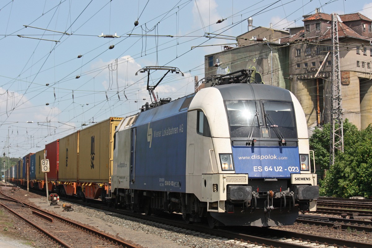 MRCE Dispolok/WLC ES 64 U2-023 am 31.5.13 mit einem Containerzug in Verden (Aller).
