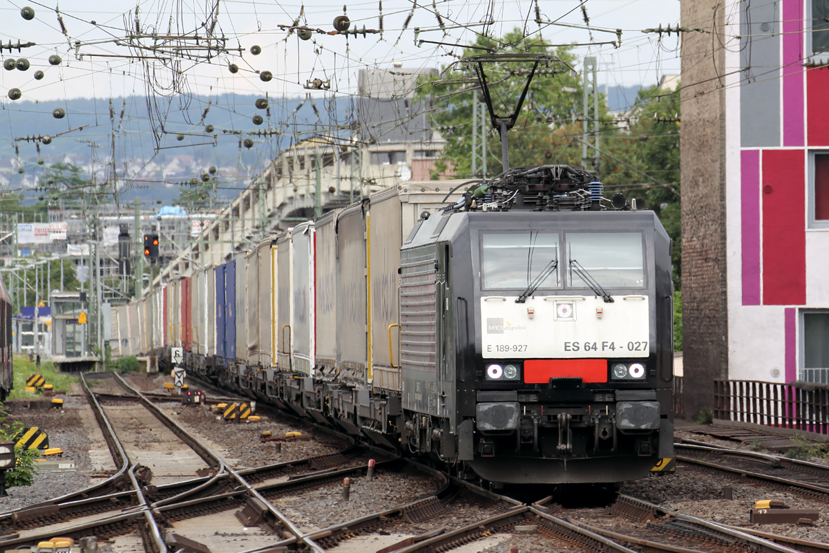 MRCE ES 64 F4-027 durchfährt Koblenz Hbf. 27.7.2016
