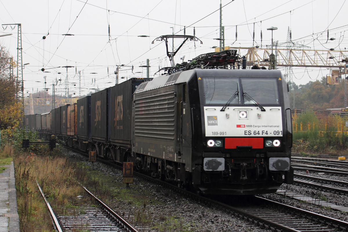 MRCE ES 64 F4-091 unterwegs für SBB Cargo in Duisburg-Entenfang 9.11.2016