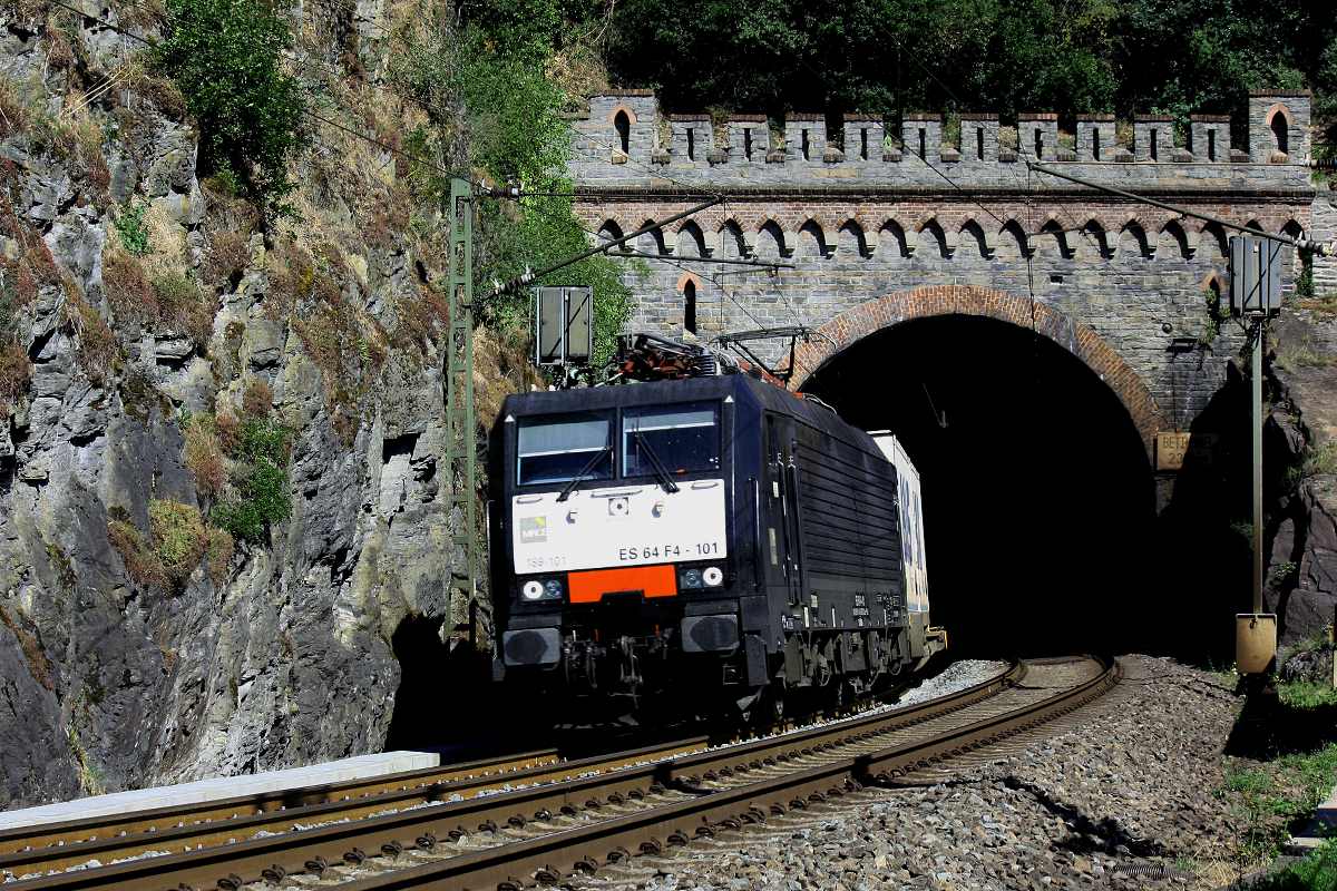MRCE ES 64 F4-101 in Oberwesel am 27.07.2020