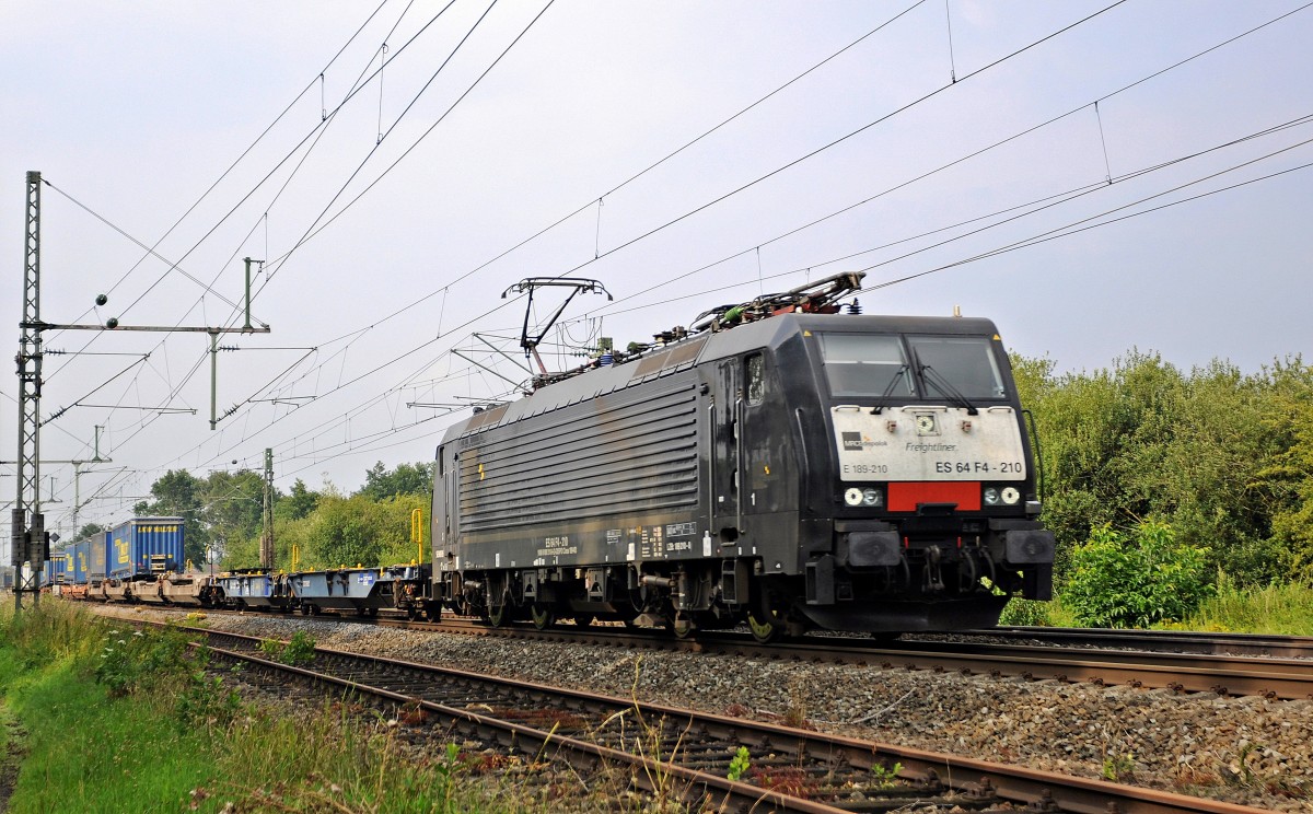 MRCE ES 64 F4-210 (E 189 210), im Einsatz fr Freightliner, befindet sich mit einem KLV-Zug am 11.08.15 in Diepholz auf der Fahrt in Richtung Osnabrck.