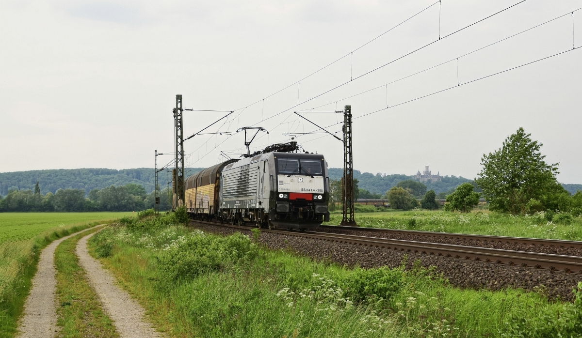 MRCE ES 64 F4-280 (189 280), vermietet an TX Logistik, mit ARS-Altmann-Autotransportzug in Richtung Göttingen (Burgstemmen, 23.05.17).