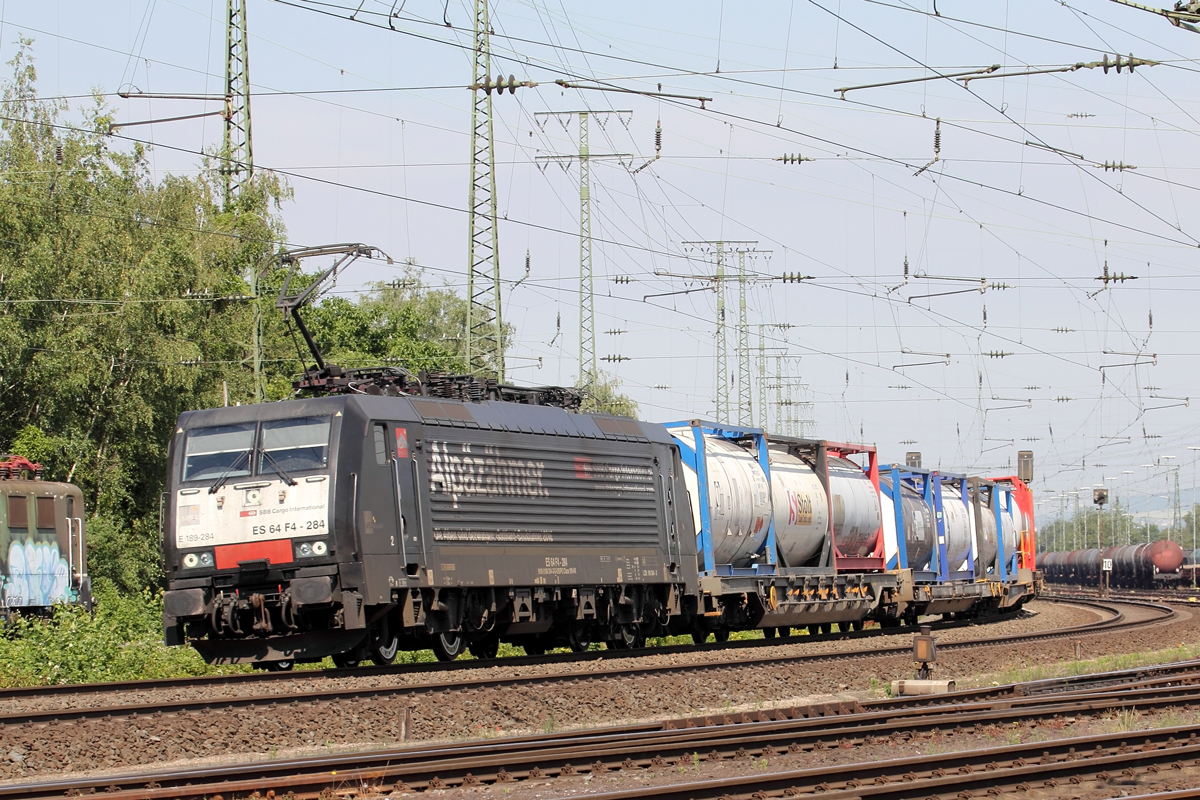 MRCE ES 64 F4-284 unterwegs für SBB Cargo in Koblenz-Lützel 22.6.2019 