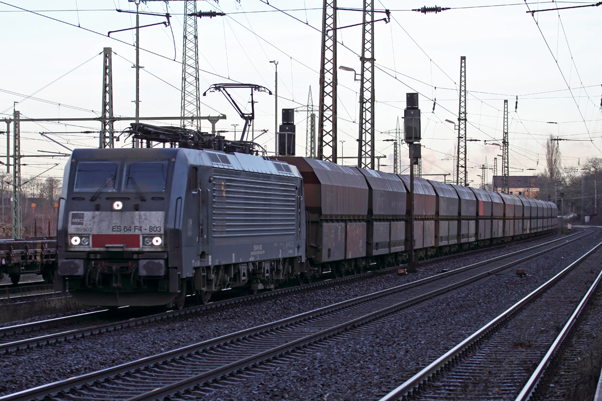MRCE ES 64 F4-803 durchfährt Duisburg-Bissingheim 4.2.2017