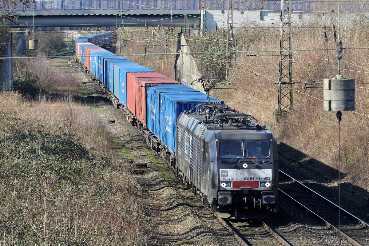 MRCE ES 64 F4-803 unterwegs für das polnische Unternehmen Eurasian Railway Carrier ERC auf der Hamm-Osterfelder Strecke in Recklinghausen 28.2.2022