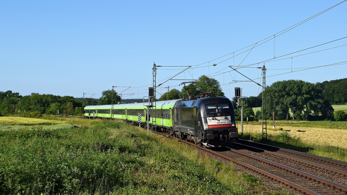MRCE  ES 64 U2-020 (182 520), vermietet an IGE, mit FLX 1351 Hamburg Hbf - Köln Hbf (Vehrte, 13.06.2021).