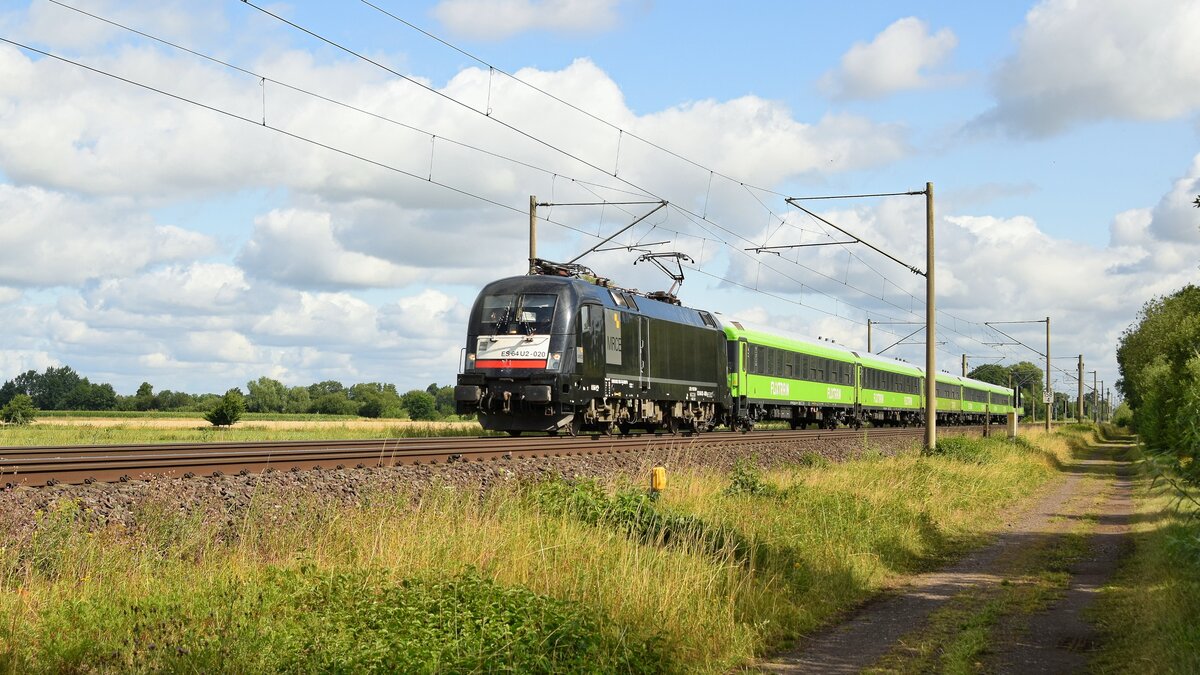 MRCE ES 64 U2-020 (182 520), vermietet an IGE, mit FLX 1355 Hamburg Hbf - München Hbf (Hüde, 23.07.2022).
