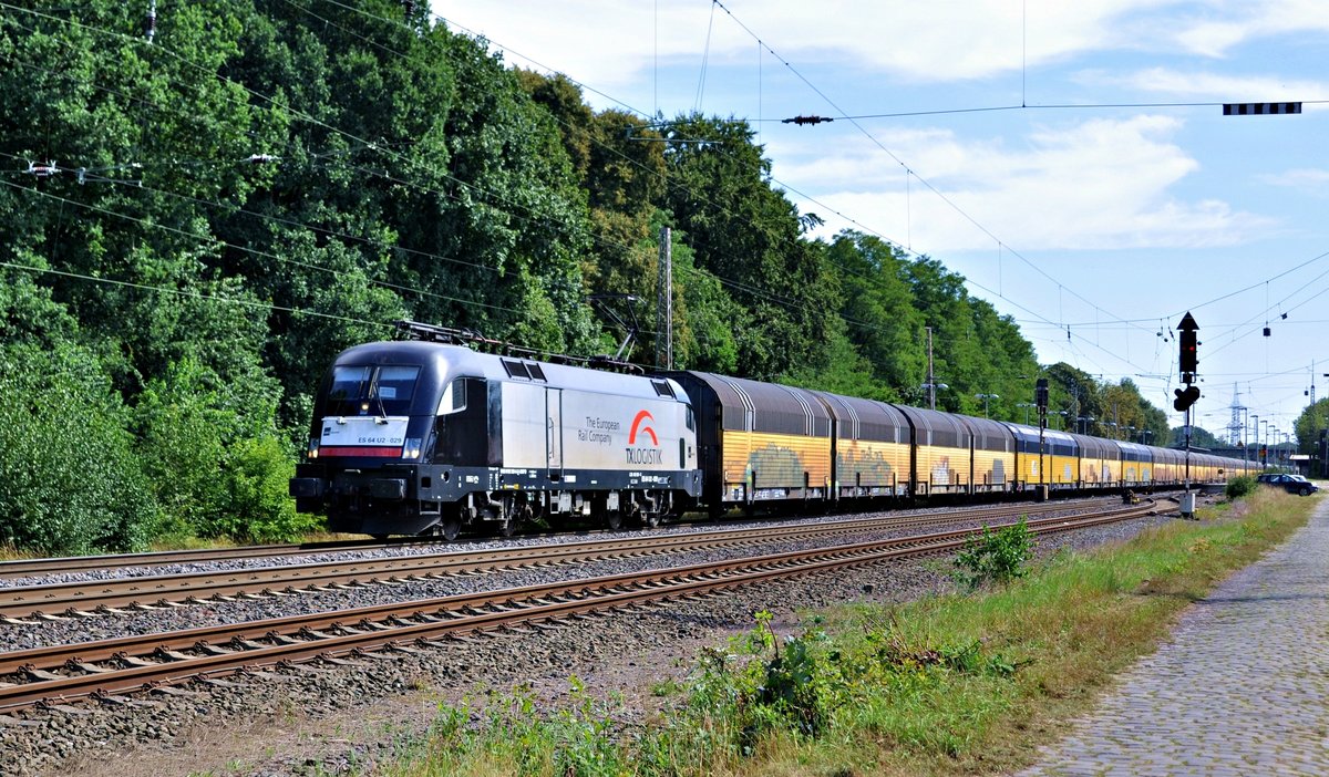 MRCE ES 64 U2-029 (182 529), vermietet an TX Logistik, mit ARS-Altmann-Autotransportzug in Richtung Bremen durch Langwedel am 26.08.16.