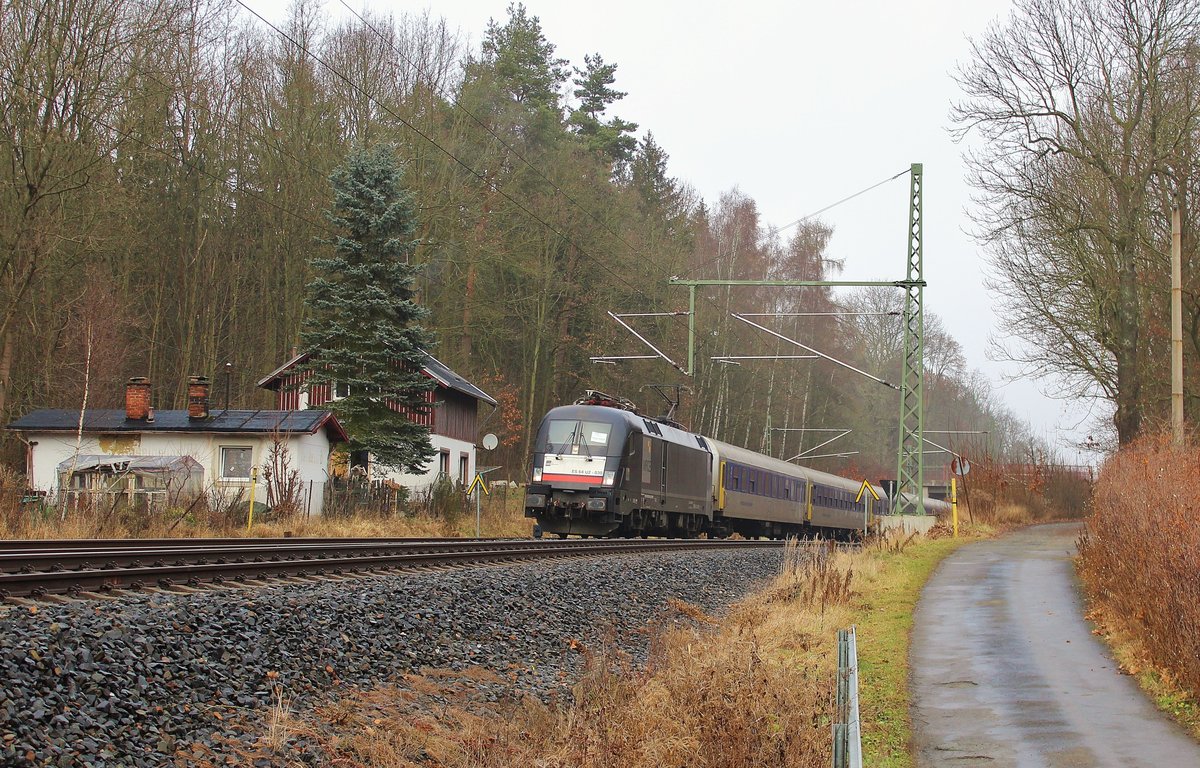 MRCE ES 64 U2 030 (182 530) mit RE 26972 am 18.12.16 in Plauen/V. zu sehen.