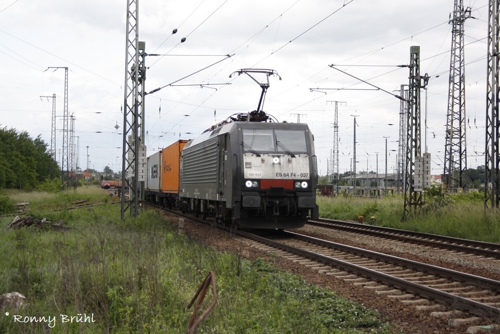 MRCE Lok 189 937 bei der Ausfahrt aus dem Bhf. Falkenberg am 30.05.2014