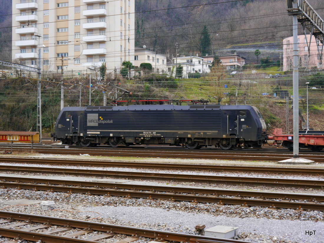 MRCE - Lok ES 64 F4  91 83 2189 401-9 im Bahnhof Chiasso bei Rangierfahrt am 27.02.2015