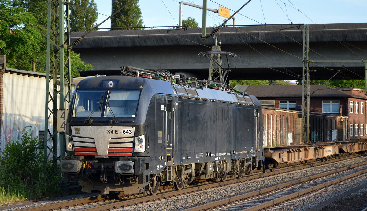 MRCE - Mitsui Rail Capital Europe GmbH, München [D]  X4 E - 643  [NVR-Nummer: 91 80 6193 643-4 D-DISPO], aktueller Mieter?, mit Containerzug am 03.06.20 Bf. Hamburg Harburg.