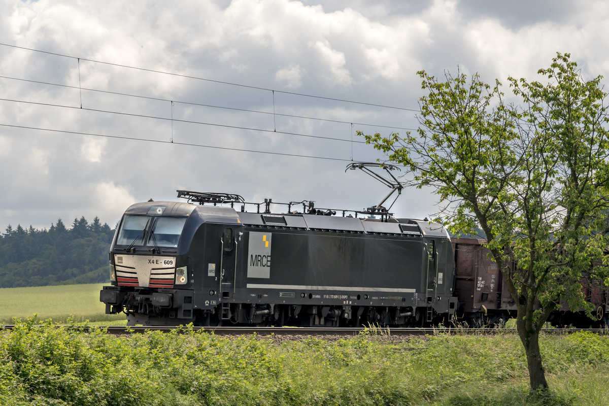 MRCE Siemens Vectron X4 E-609 von Bretten richtung Bruchsal im Güterverkehr. Aufgenommen am 01.06.2018