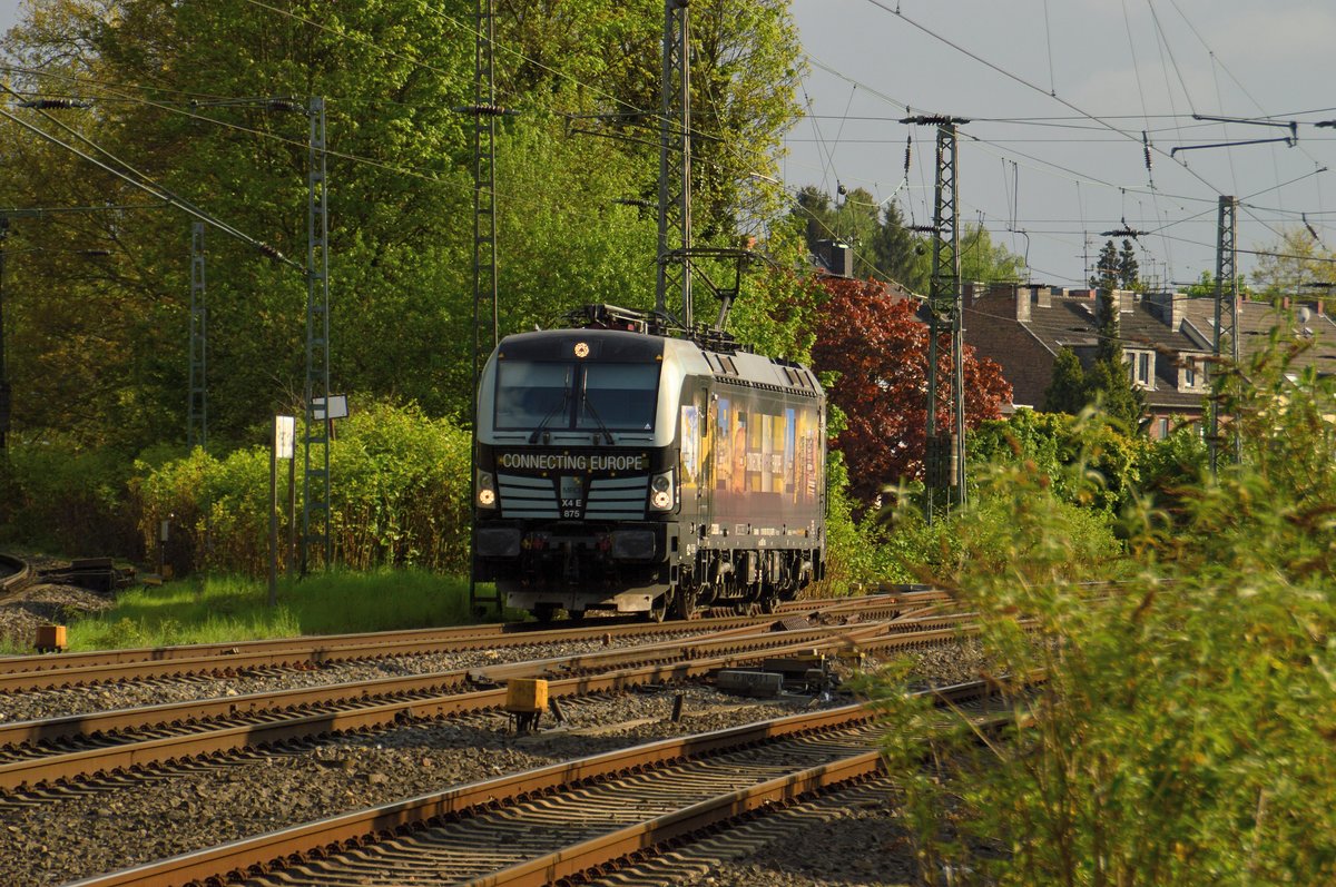 MRCE Vectron 193 875-2 kommt hier LZ in Rheydt Hbf durchgefahren gen Mönchengladbach. 8.5.2017