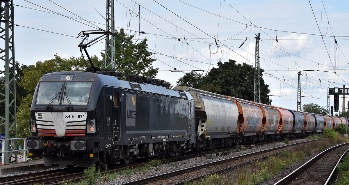 MRCE Vectron  X4 E - 671  [NVR-Nummer: 91 80 6193 671-5 D-DISPO], aktueller Mieter? mit einem Getreidezug am 30.08.23 Vorbeifahrt Bahnhof Magdeburg-Neustadt.