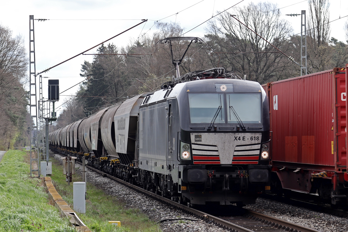MRCE X4E-618 auf der Hamm-Osterfelder Strecke am BÜ km 66,7 Kerstheiderstr. 13.4.2023