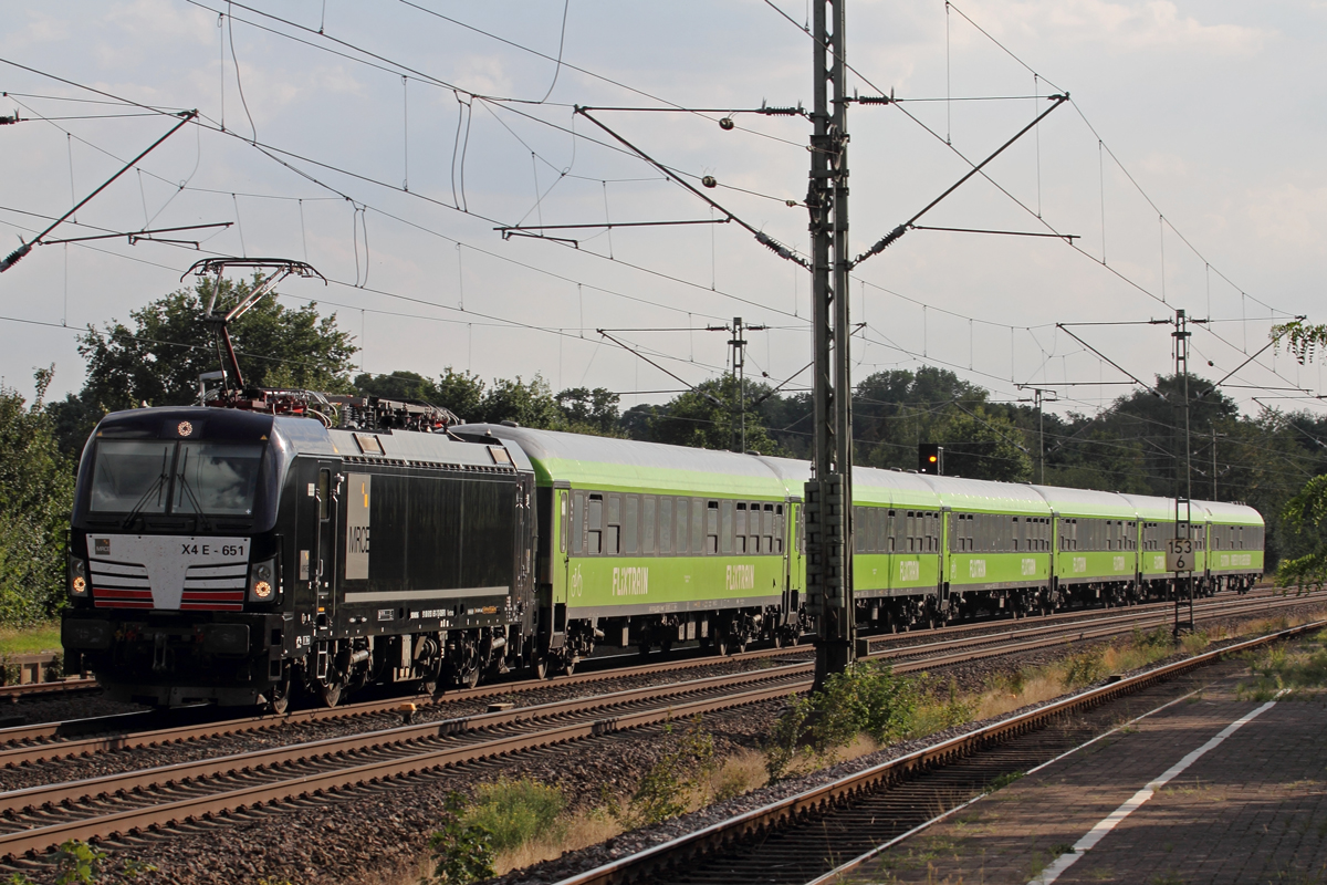 MRCE X4E-651 unterwegs für Flixtrain in Lemförde 23.8.2022