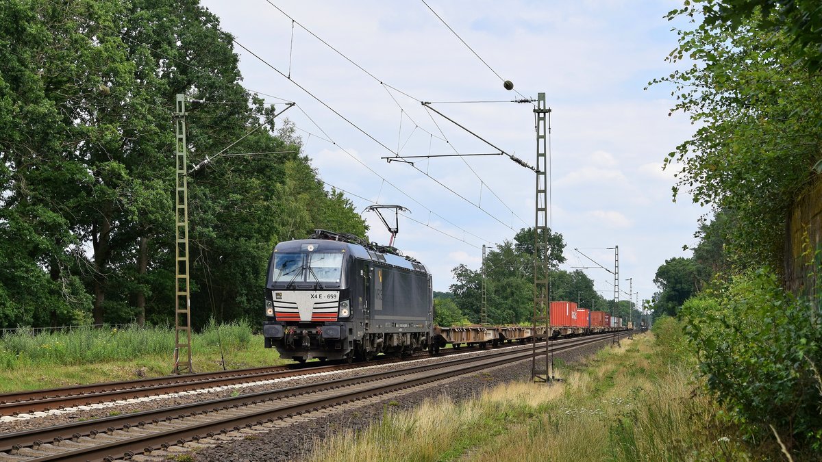 MRCE X4E-659 (193 659), vermietet an boxXpress, mit Containerzug in Richtung Bremen (Nienburg, 17.07.2020).