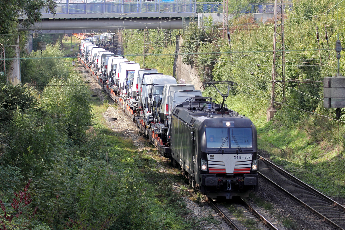MRCE X4E-852 auf der Hamm-Osterfelder Strecke in Recklinghausen 30.9.2022