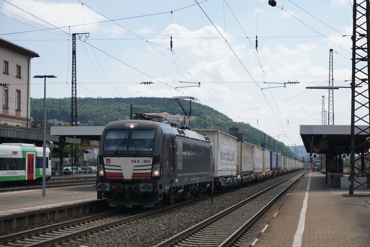 MRCE X4E-855 zieht am 20.08.2018 einen Güterzug durch Gemünden(Main)
