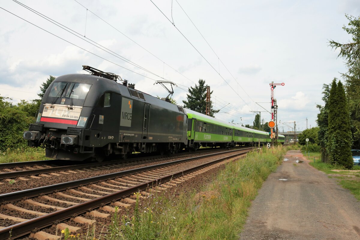 MRCE/Dispolok ES 64 U2-009 (182 509) mit Flixtrain in Hanau Großauheim am 10.07.21