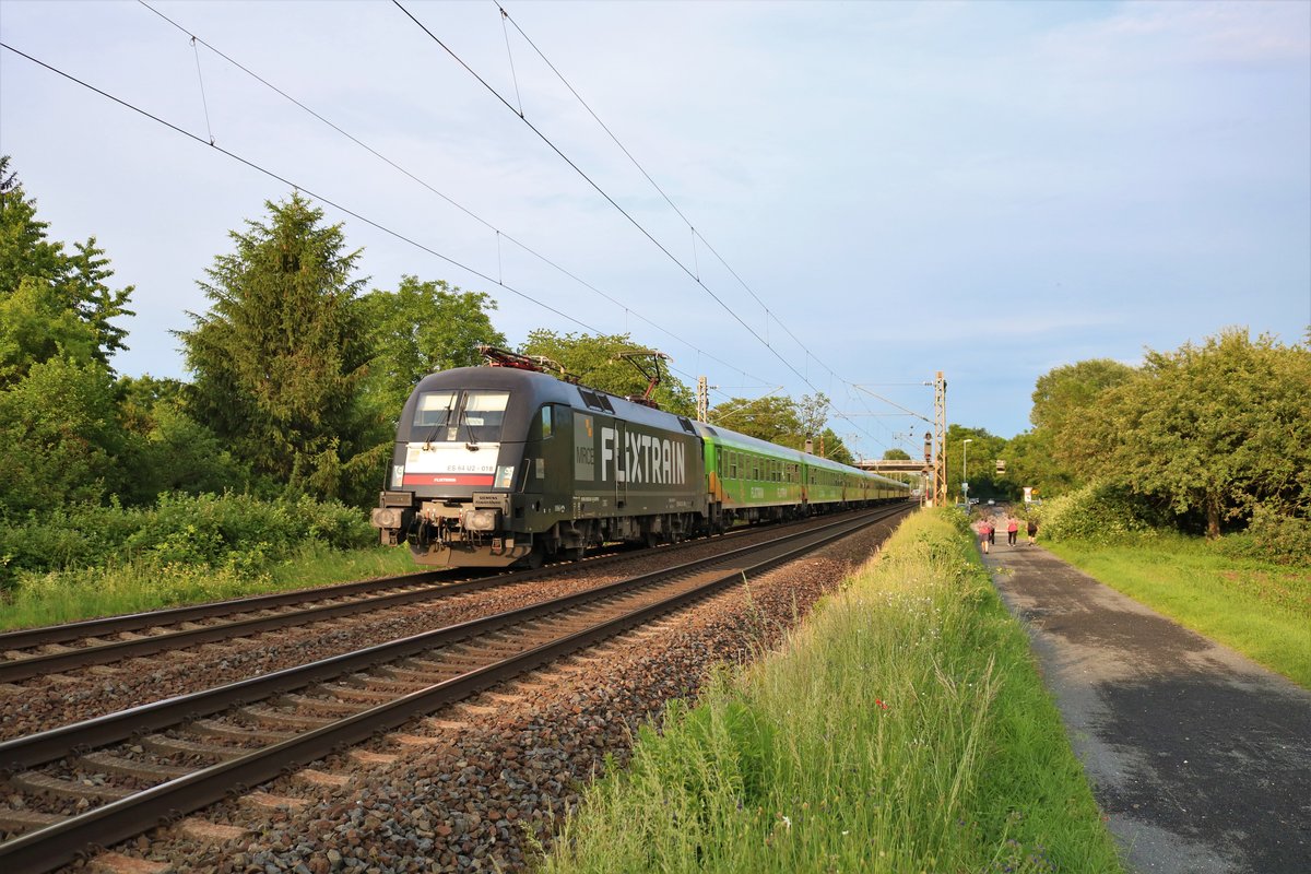 MRCE/Dispolok ES 64 U2-018 (182 518-1) mit dem Flixtrain bei Maintal Ost am 03.06.19