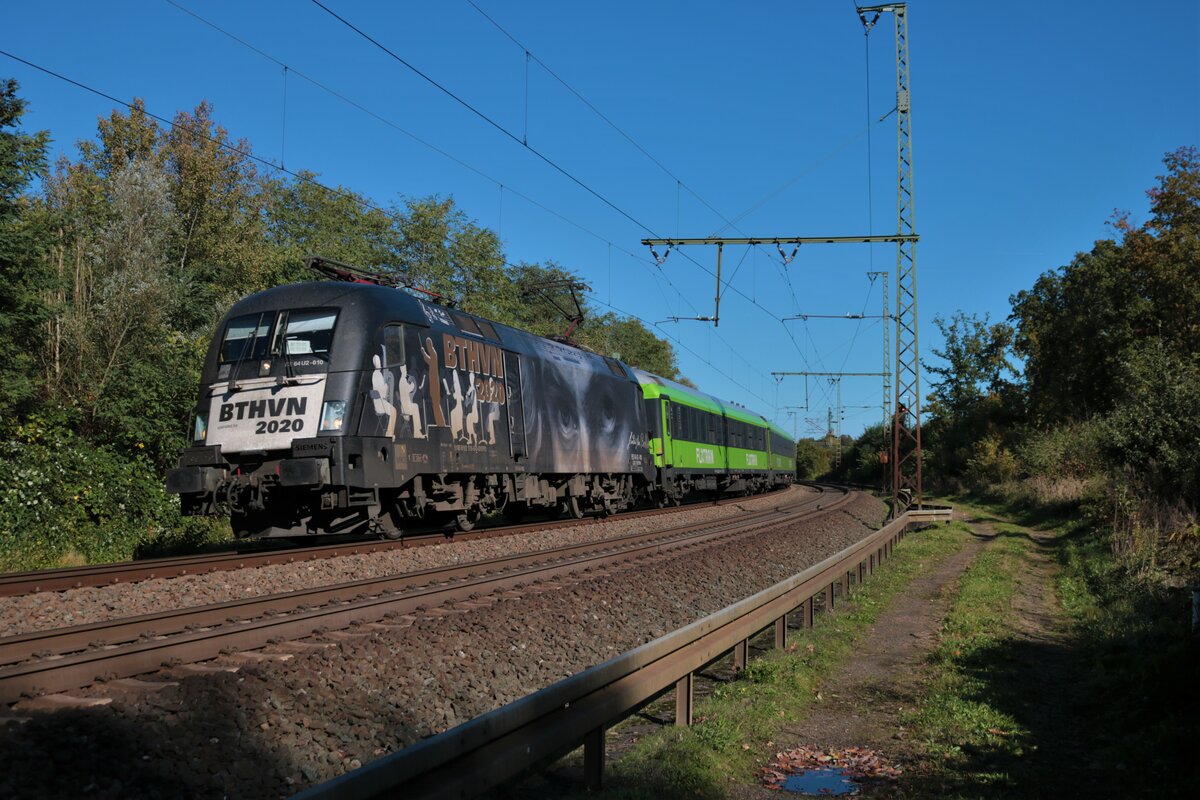 MRCE/Dispolok ES-64 U2-10 (182 510-8) mit dem Flixtrain in Hanau am 24.10.21