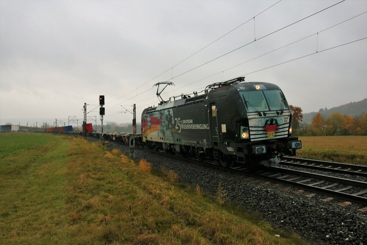 MRCE/Dispolok Siemens Mauerfallvectron X4-E 876 (193 876) am 07.11.21 in Retzbach Zellingen 