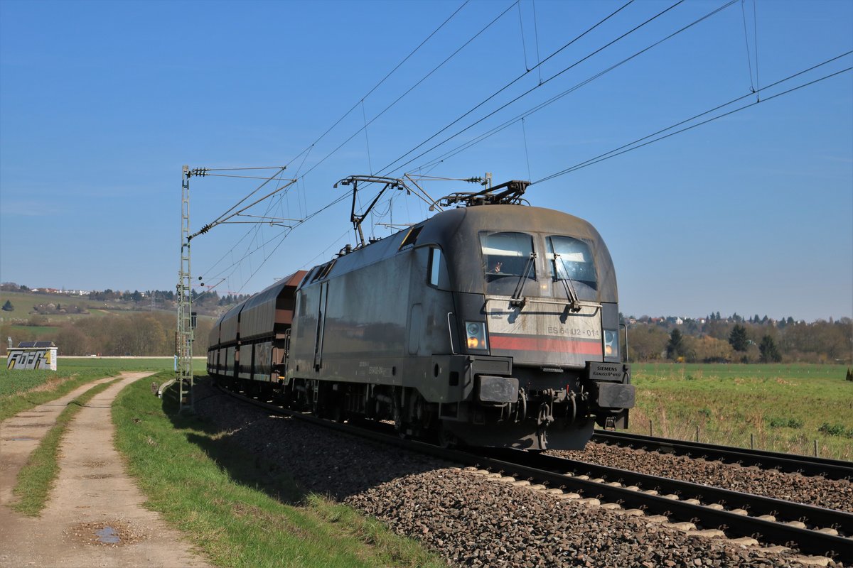 MRCE/Dispolok Siemens Taurus ES 64 U2-014 (182 514) mit Kohlezug am 07.04.18 bei Niederwalluf (rechte Rheinstrecke). Gruß an den Tf
