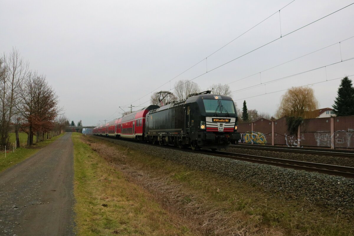 MRCE/Dispolok Siemens Vectron X4 E 863 (193 863-8) mit RE50 in Rodenbach (Main Kinzig Kreis) am 11.02.23