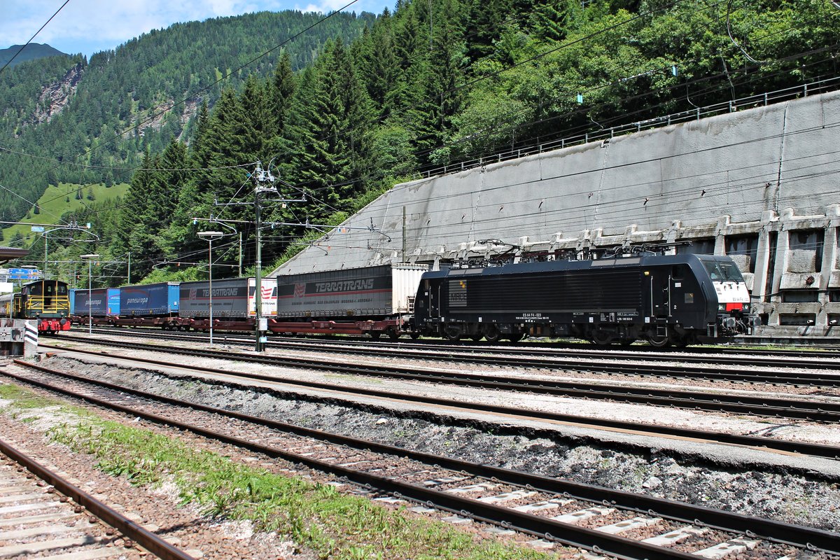 MRCE/LM ES 64 F4-023 (193 923-6) stand am Mittag des 04.07.2018 mit dem  TERRATRANS/paneuropa -KLV TEC 43821 (Bremmen Grolland - Verona Q. E.) im Bahnhof von Brennero und wartete auf die Ausfahrt in Richtung Bozen.