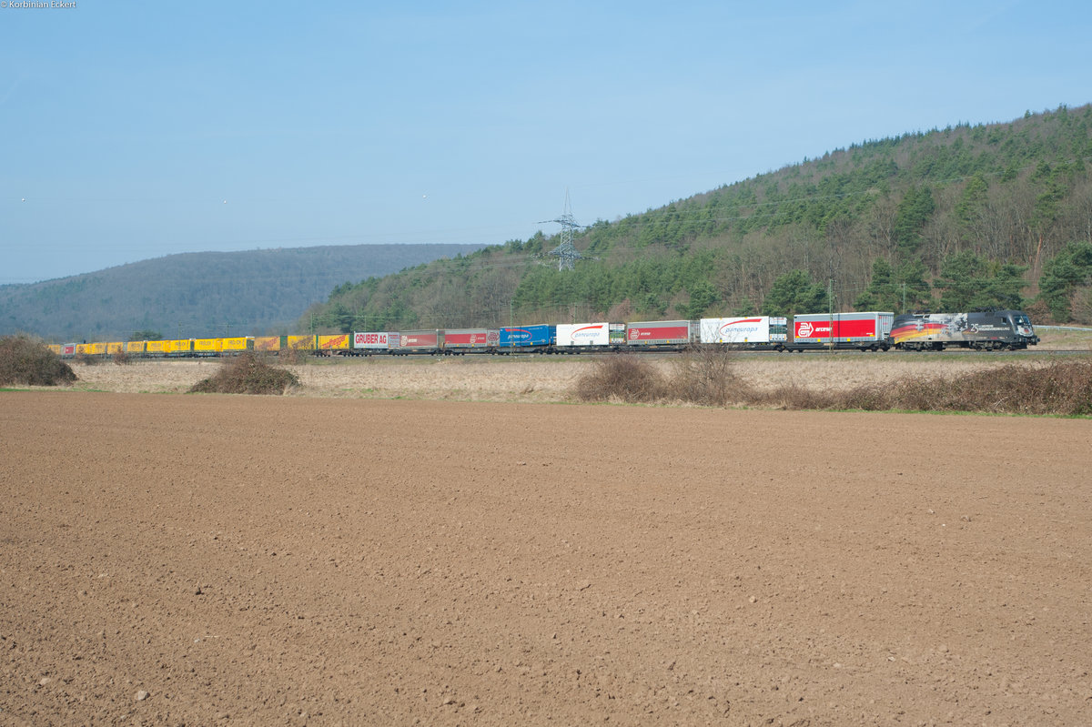 MRCE/TXL 182 560  25 Jahre Deutsche Wiedervereinigung  mit einem KLV-Zug bei Harrbach Richtung Würzburg, 16.03.2017