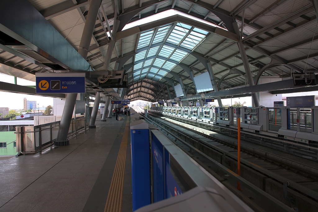 MRT-(Blue Line)-Station Lak Song (BL38) am 19.November 2019.