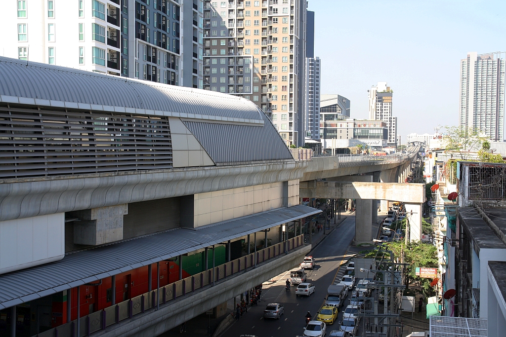 MRT-(Blue Line)-Station Tao Poon (BL10) am 21.November 2019.