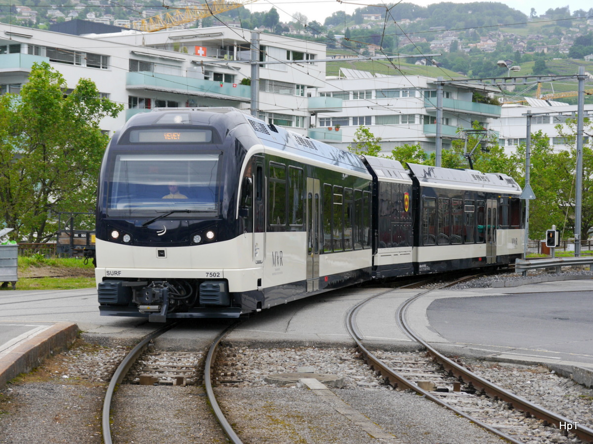 MRV / Goldenpass - Triebwagen ABeh 2/6 7502 bei der einfahrt im Bahnhof Vevey am 19.06.2016