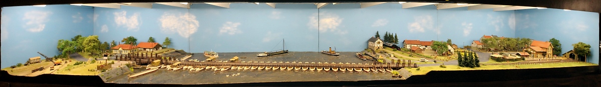 MSM Roermond - Schiffsbrücke Speyer, Panorama-Aufnahme aus fünf Einzelbildern 

Internationale Modellbahnausstellung der IGM Kaarst, 23.02.2013 