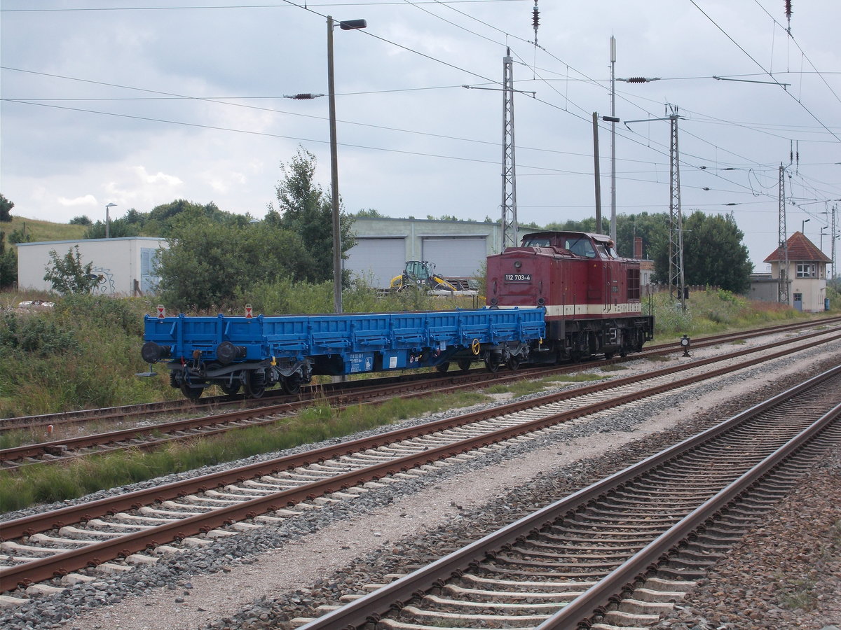 MTEG 112 703 mit einer Überführung nach Putbus,am 30.Juli 2016,in Bergen/Rügen.