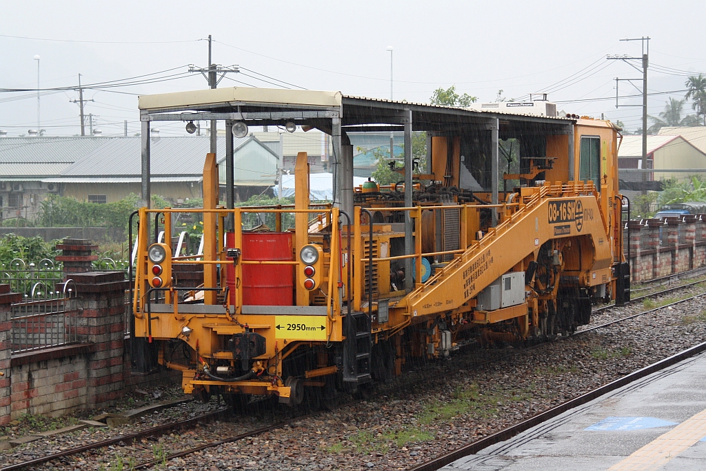 MTM9404, ein 08-16SH Unnimat, am 03.Juni 2014 in der Jiji Station.