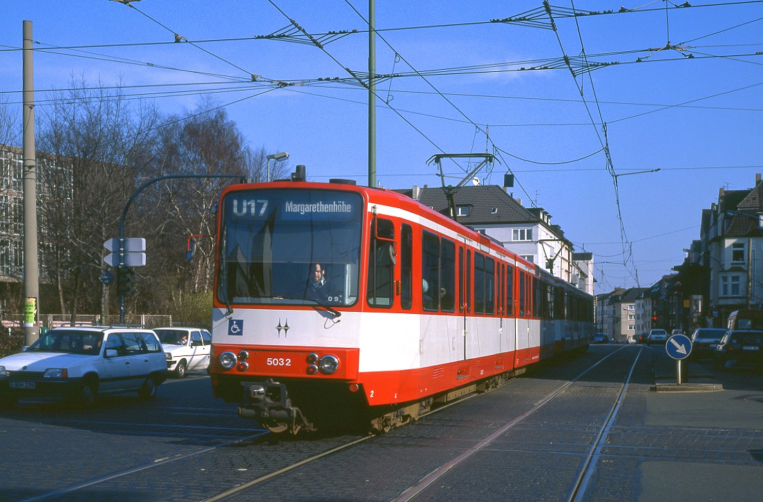 Mülheim 5031 + Essen 5122, Essen Holsterhauser Straße, 15.02.1994.