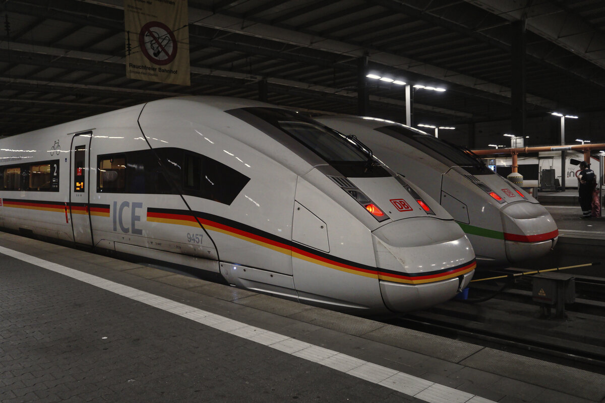 München Hauptbahnhof, 07.07.2021: 5812 057 TzNr 9457  Bundesrepublik Deutschland  um 01:01 an Gleis 13
