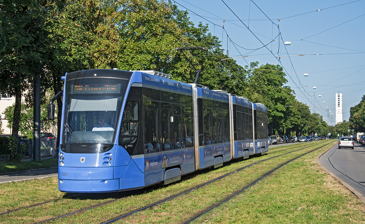 München MVG Siemens Avenio Wagen 2805 als Linie 19 beim Westbad, 20.07.2016. 