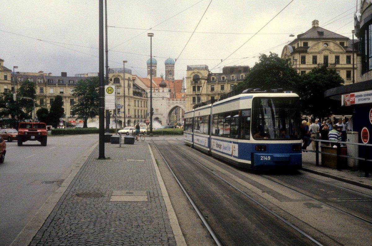 München MVG Tram 21 (R2.2 2149) Bayerstrasse / Karlsplatz (Stachus) im Juli 1998.