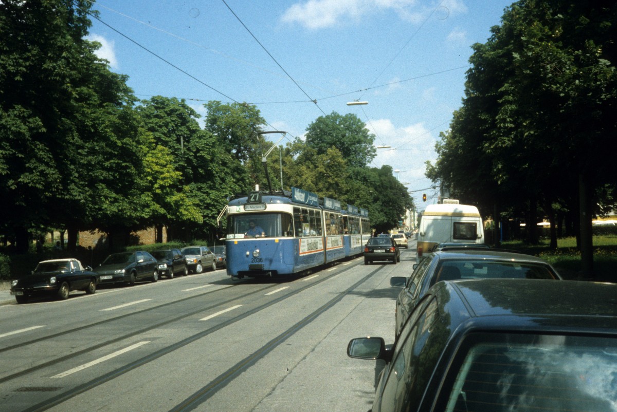 M�nchen MVV Tram 27 (P3 2036) Barer Strasse im Juli 1998.
