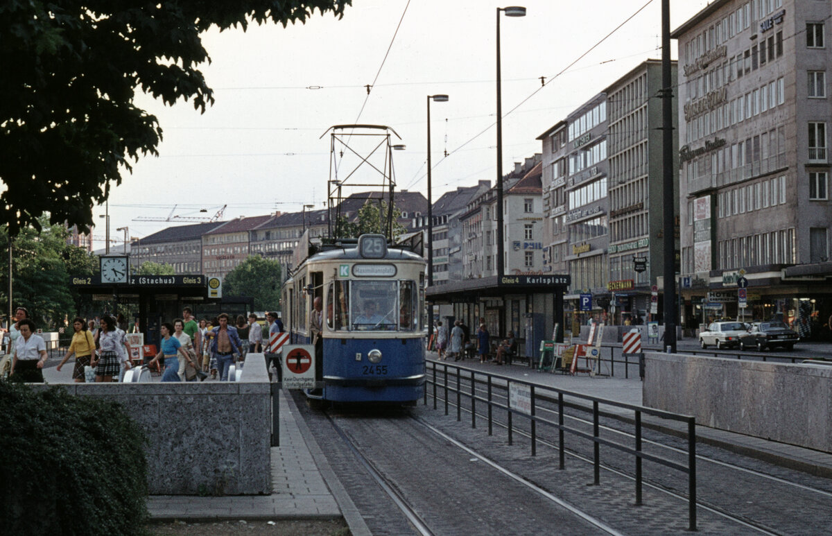 München MVV Tramlinie 25 (M4.65 2455) Karlsplatz (Stachus) am 17. August 1974. - Scan eines Diapositivs. Kamera: Minolta SRT-101.