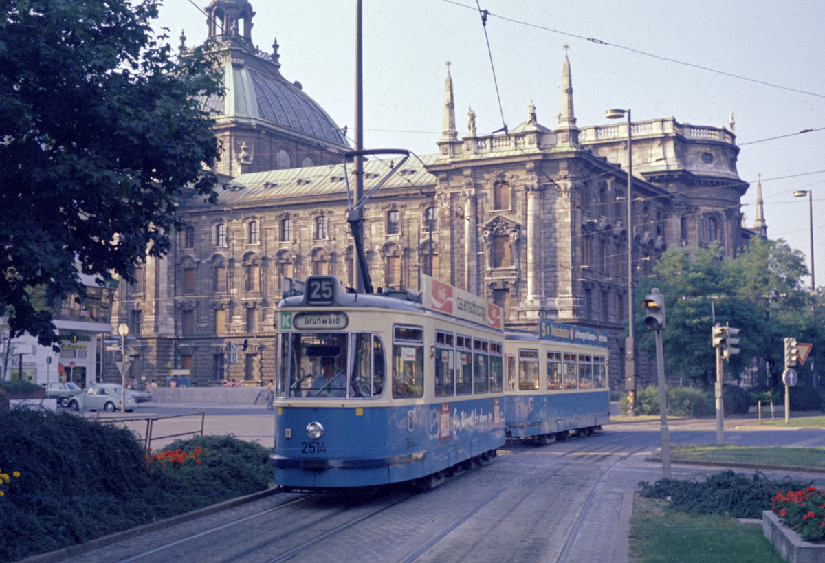 München MVV Tramlinie 25 (M5.65 2514) Karlsplatz am 17. August 1974. - Scan eines Farbnegativs. Film:  Alfochrome-Ringfoto  (: Sakuracolor R-100?). Kamera: Kodak Retina Automatic II.