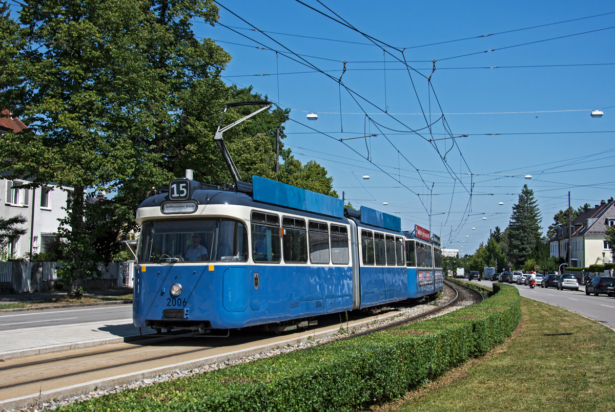 München: P-Wagen 2006 + 3005 hier am Authariplatz am Weg zur Großhesseloher Brücke, 21.07.2017. 