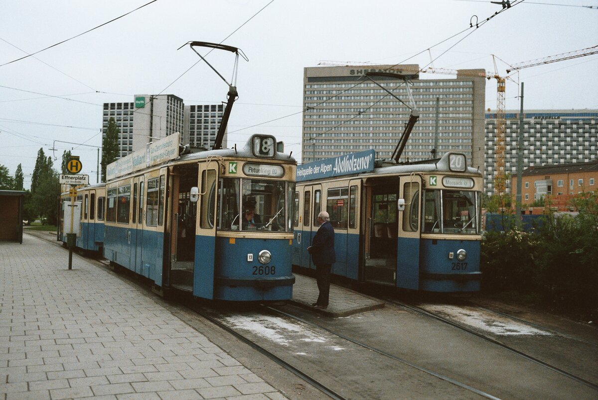 Münchener Straßenbahn, Züge der Linien 18 und 20 bei der Station Effnerplatz, Sommer 1984