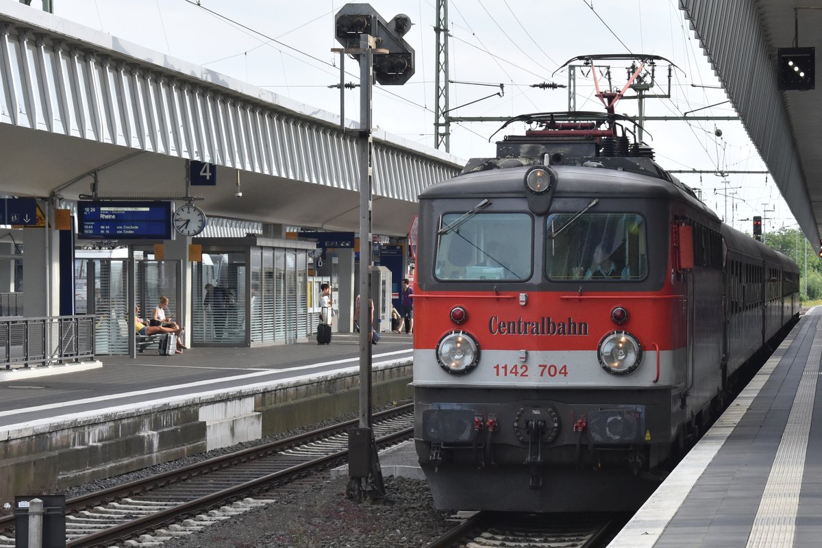 MÜNSTER, 10.07.2016, 1142 704 als CBB 1768 nach Rheine; bei der Lok handelt es sich um eine ehemalige Lok der ÖBB, die nun der Centralbahn gehört, einem Veranstalter von Sonderzugfahrten mit Sitz in Basel (die Kategorie müsste daher  Schweiz / Unternehmen / Centralbahn  heißen)